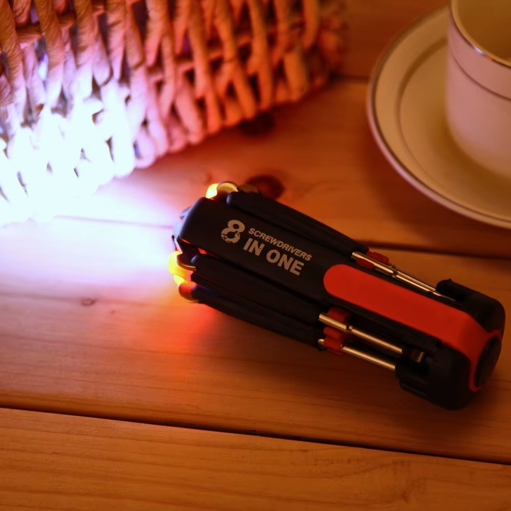 Tournevis 8-en-1 avec Lampe Torche LED